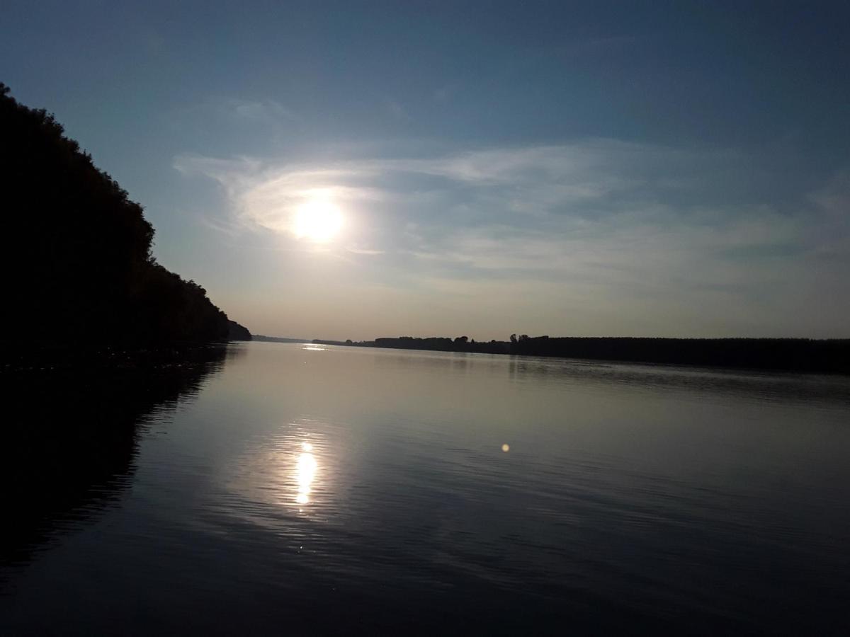 Izvor Lägenhet Ilok Exteriör bild